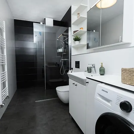 Mb With Parking Apartment *